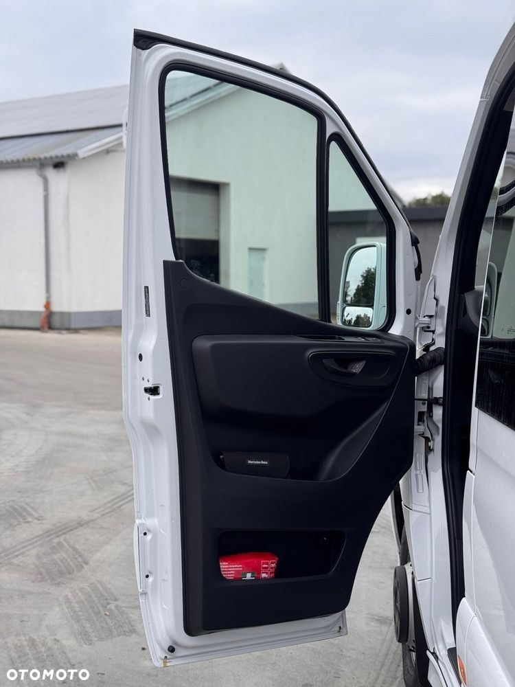 Mercedes-Benz Sprinter - 19