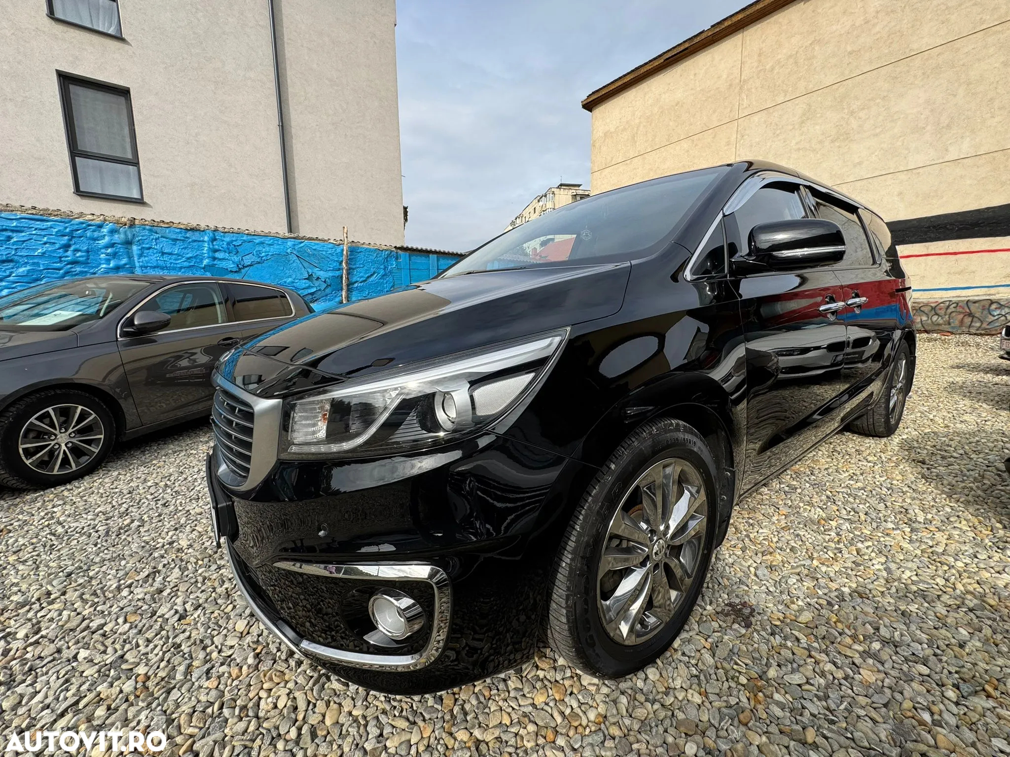 Kia Carnival - 4