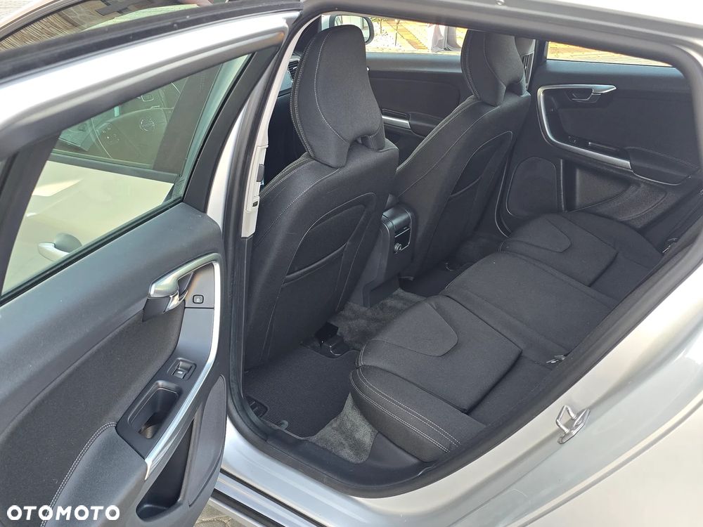 Volvo V60 D4 Momentum - 19