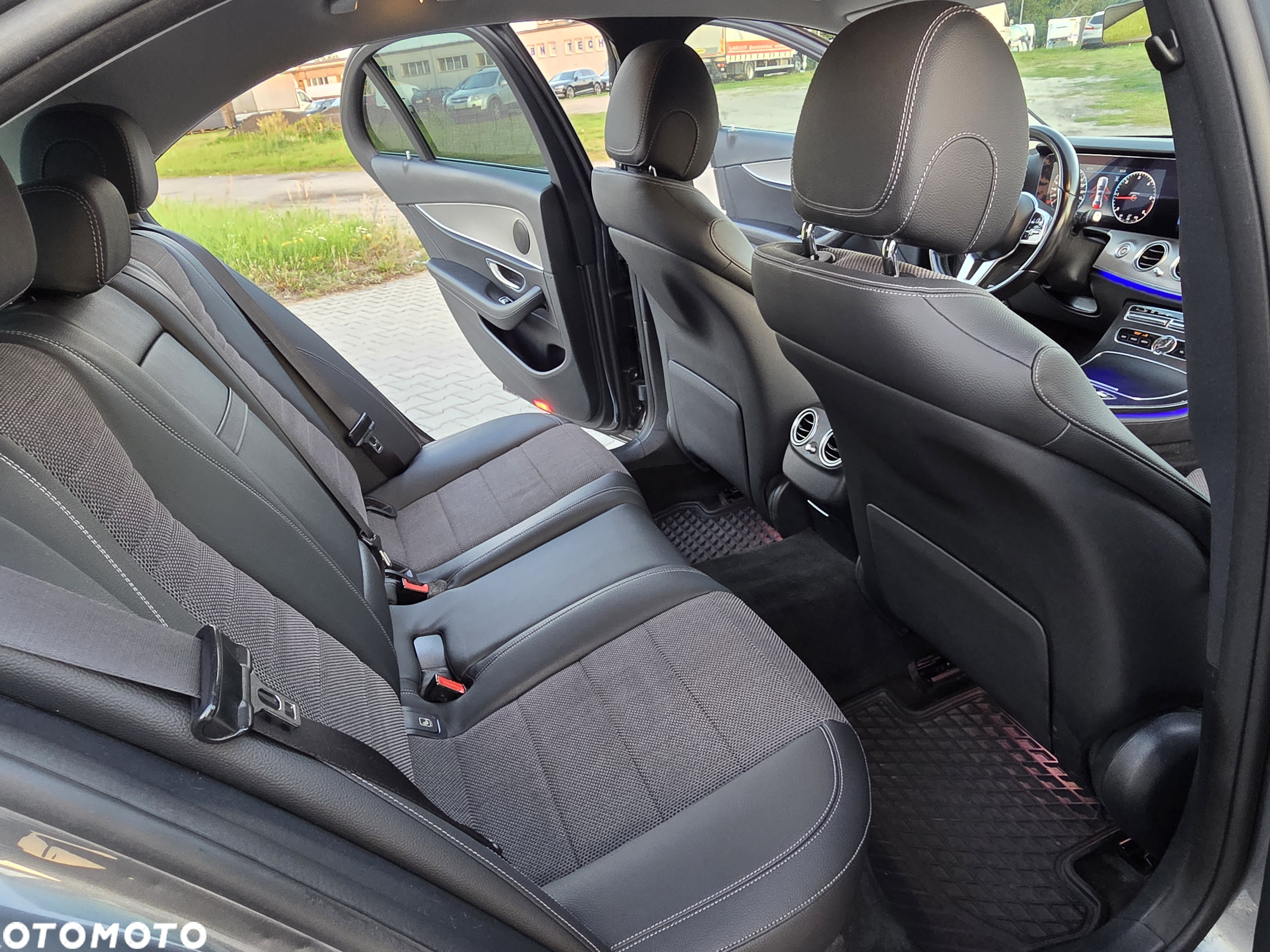 Mercedes-Benz Klasa E 220 d T 9G-TRONIC Exclusive - 19