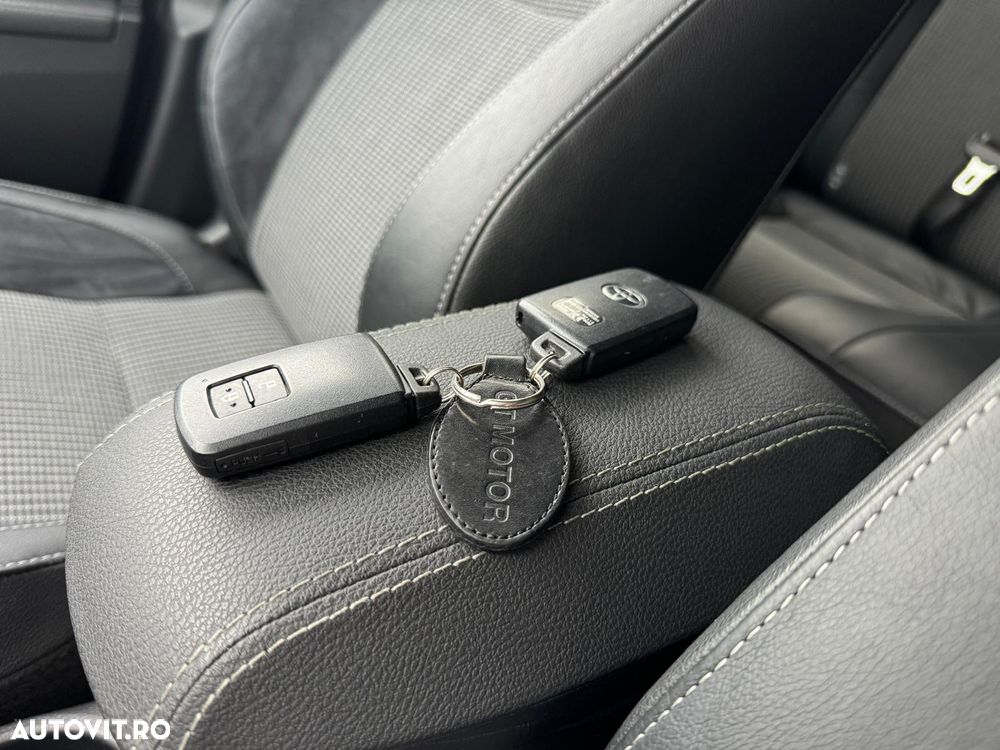 Toyota Auris 1.8 VVT-i Hybrid Automatik Touring Sports Team Deutschland - 32