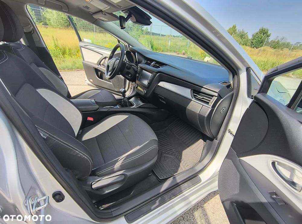 Toyota Avensis 1.8 Premium - 4
