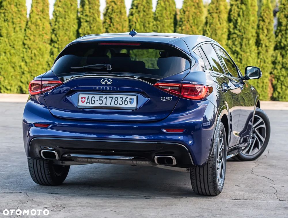 Infiniti Q30 - 12