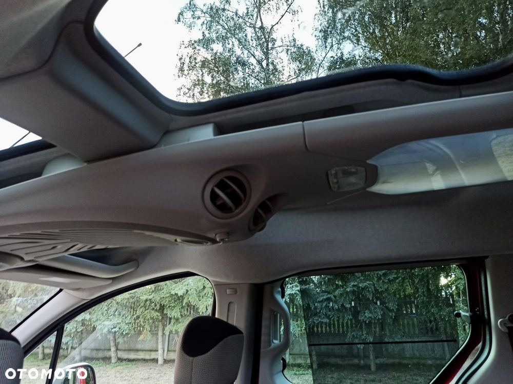 Citroën Berlingo Multispace e-HDi 90 FAP EGS6 Exclusive - 30