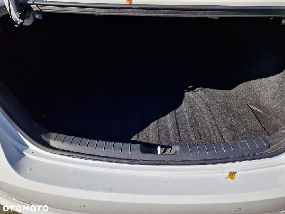 Hyundai Elantra 1.6 Comfort - 5