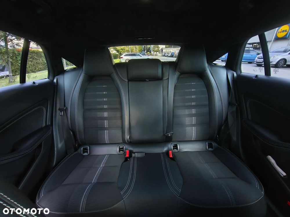 Mercedes-Benz CLA 180 d AMG Line - 14