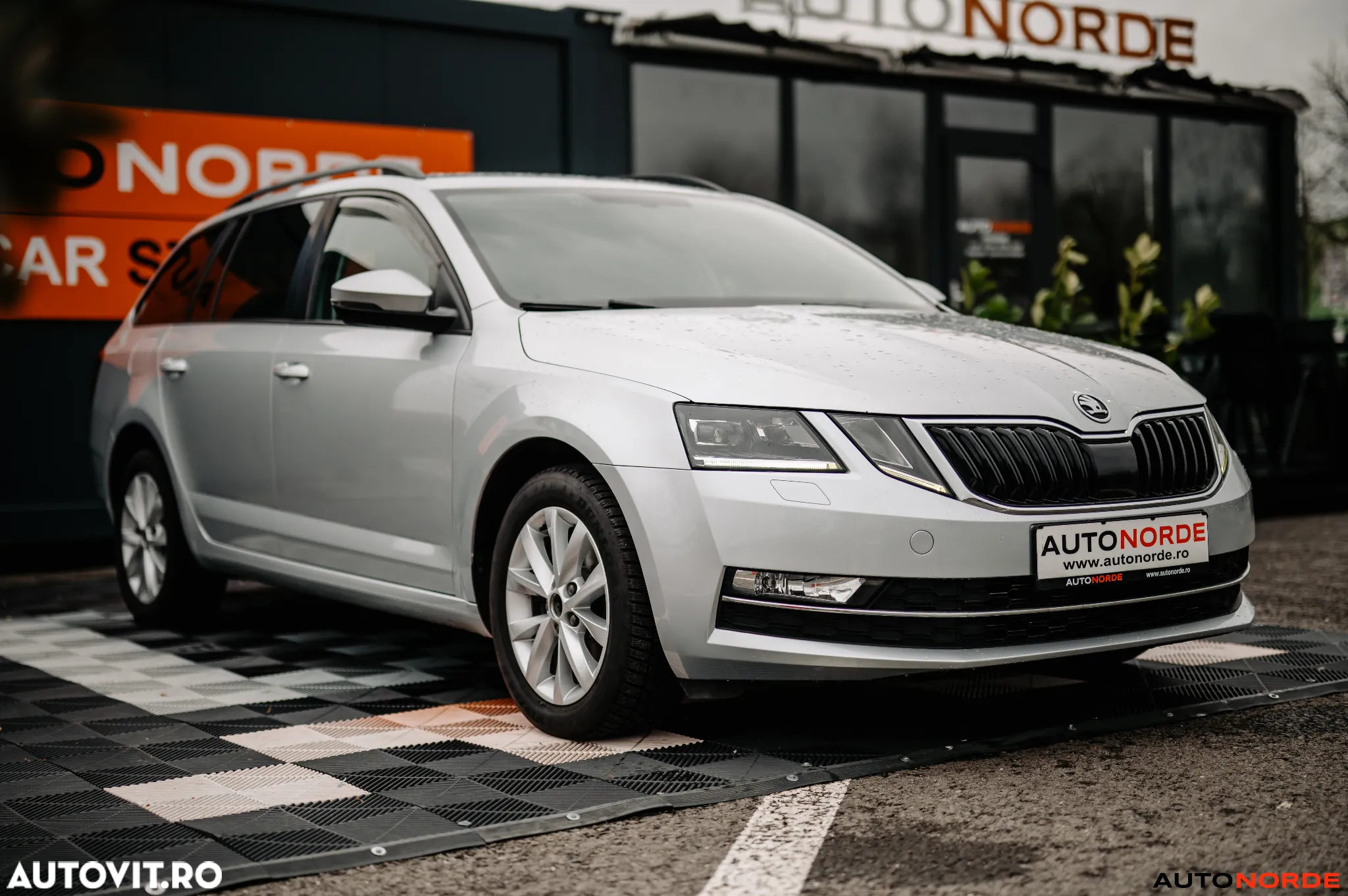 Skoda Octavia Combi Diesel 2.0 TDI DSG Ambition - 4