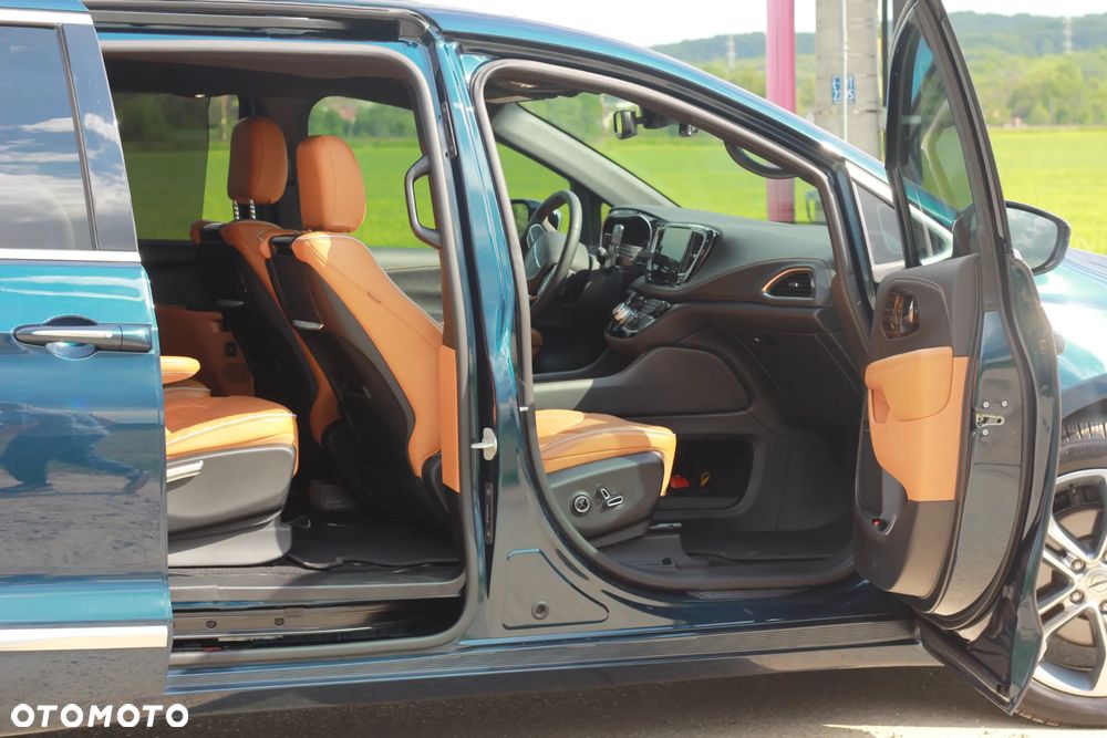 Chrysler Pacifica - 26