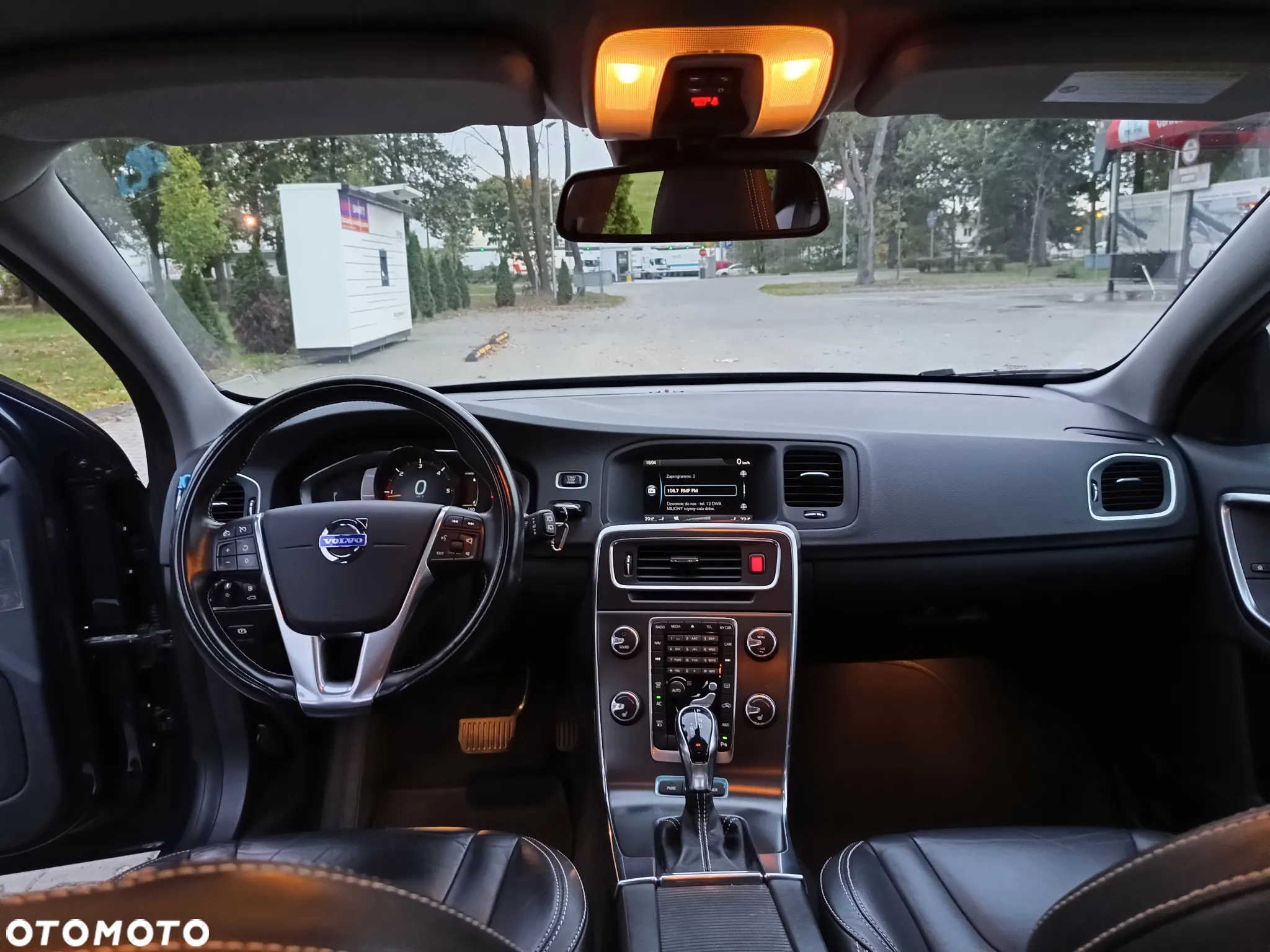 Volvo V60 D6 AWD Plug-in Hybrid R-Design Summum - 19