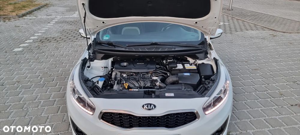 Kia Ceed 1.6 GDI Dream Team Edition - 27