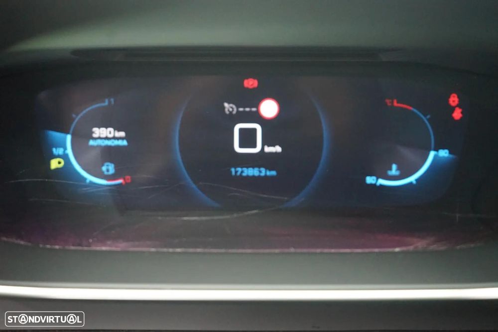 Peugeot 208 - 25