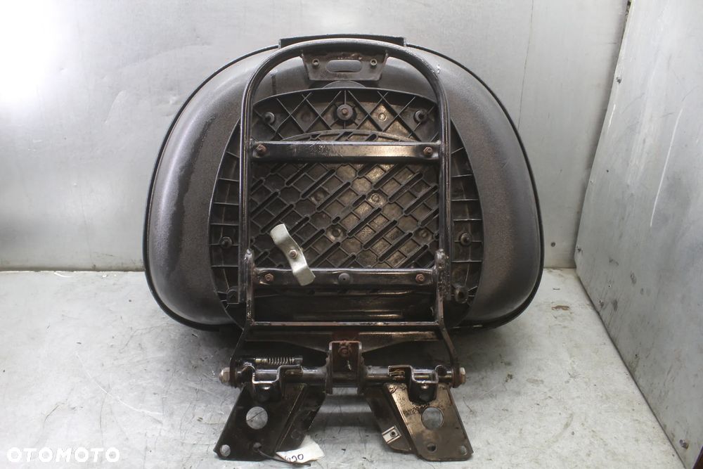 Piaggio MP3 500 L5E Stelaż pod kufer centralny z kufrem - 6