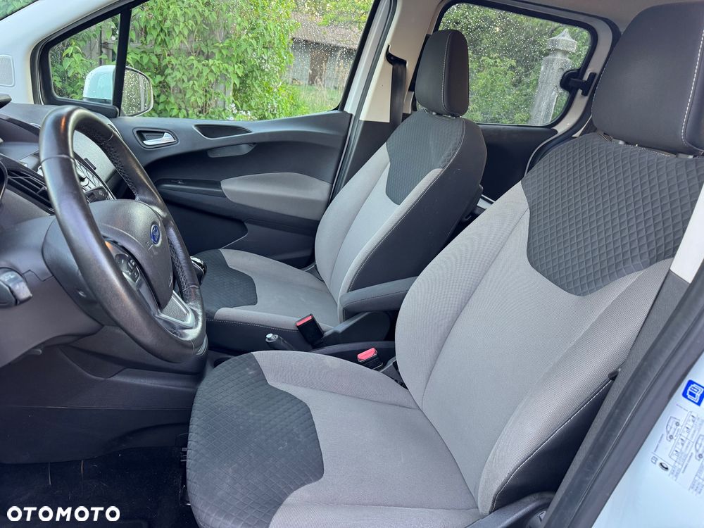 Ford Tourneo Courier 1.0 EcoBoost S&S Titanium - 24