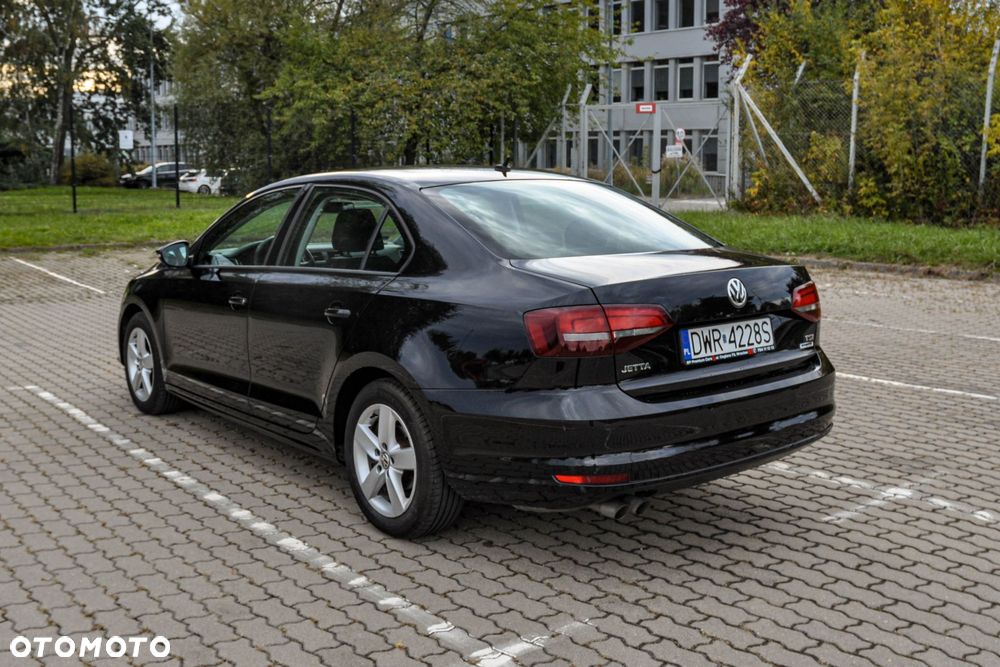Volkswagen Jetta - 3