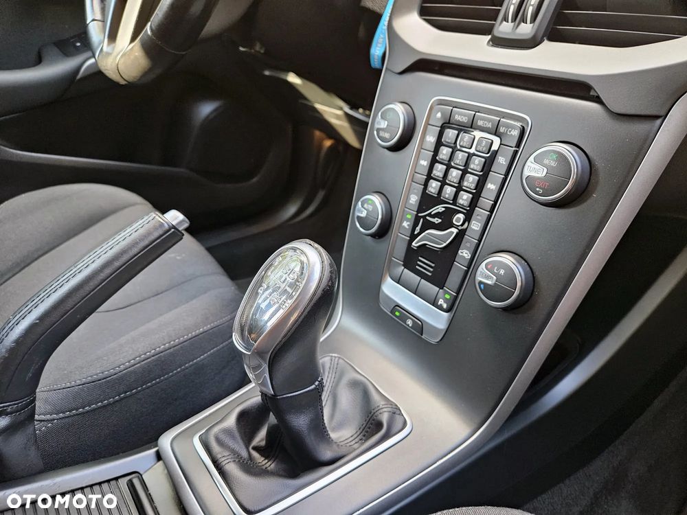 Volvo V40 T3 Momentum - 14