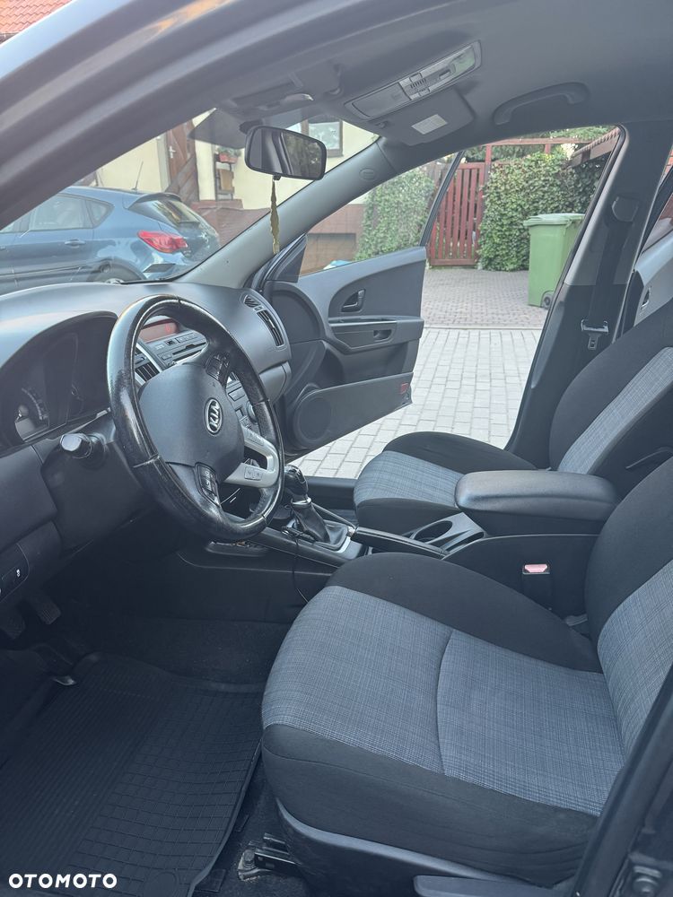 Kia Ceed - 8