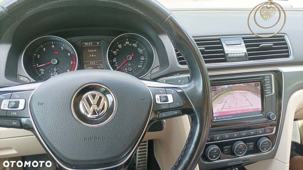 Volkswagen Passat - 30