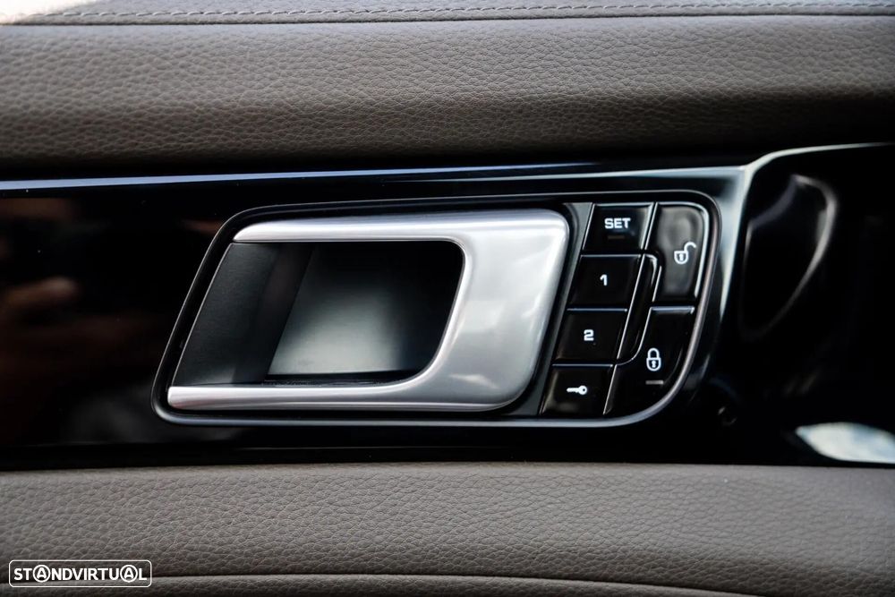 Porsche Panamera 4 E-Hybrid Platinum Edition - 11