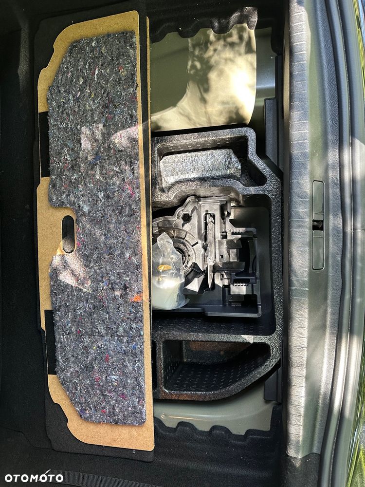 Peugeot 208 PureTech 100 EAT8 Active - 16