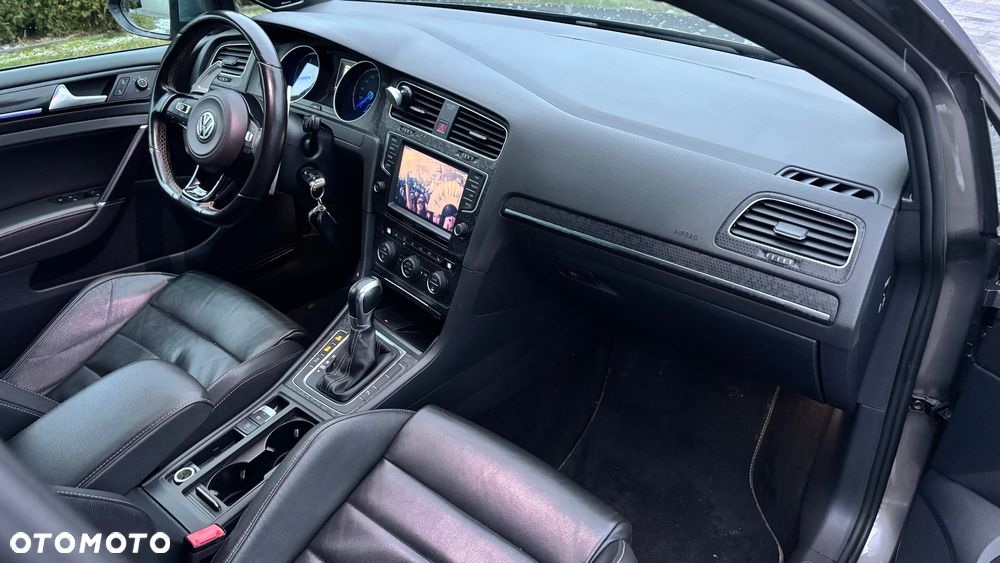 Volkswagen Golf - 20