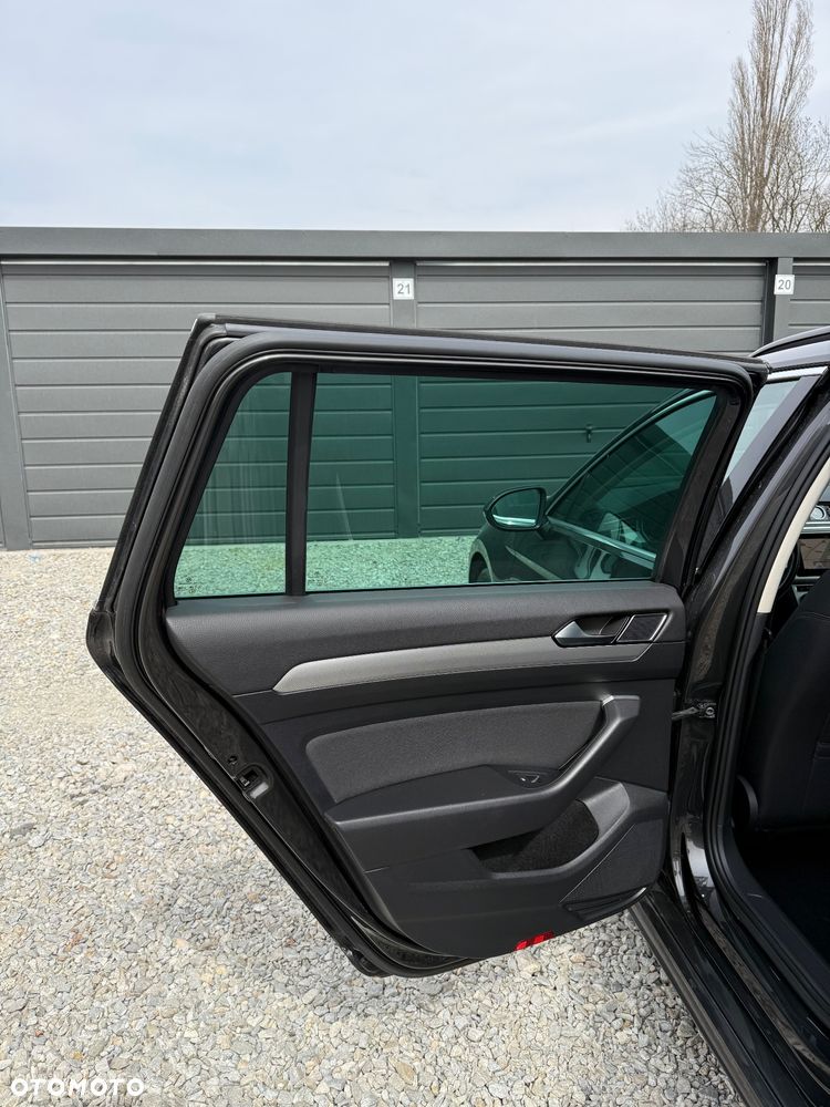 Volkswagen Passat - 17