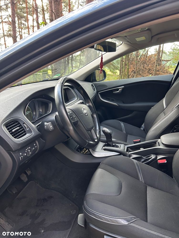 Volvo V40 D2 - 24
