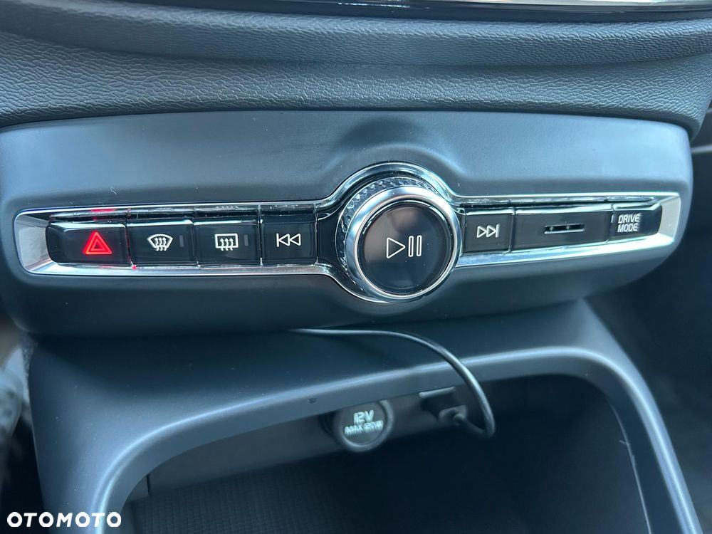 Volvo XC 40 T3 Momentum Pro - 35
