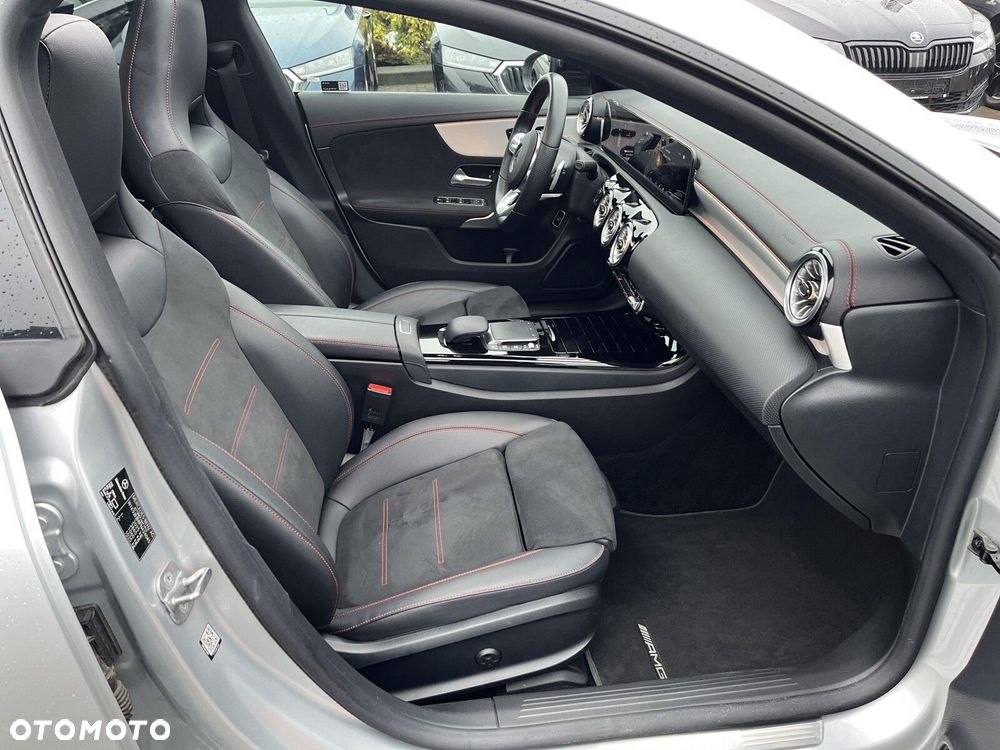 Mercedes-Benz CLA 200 4-Matic AMG Line 8G-DCT - 15