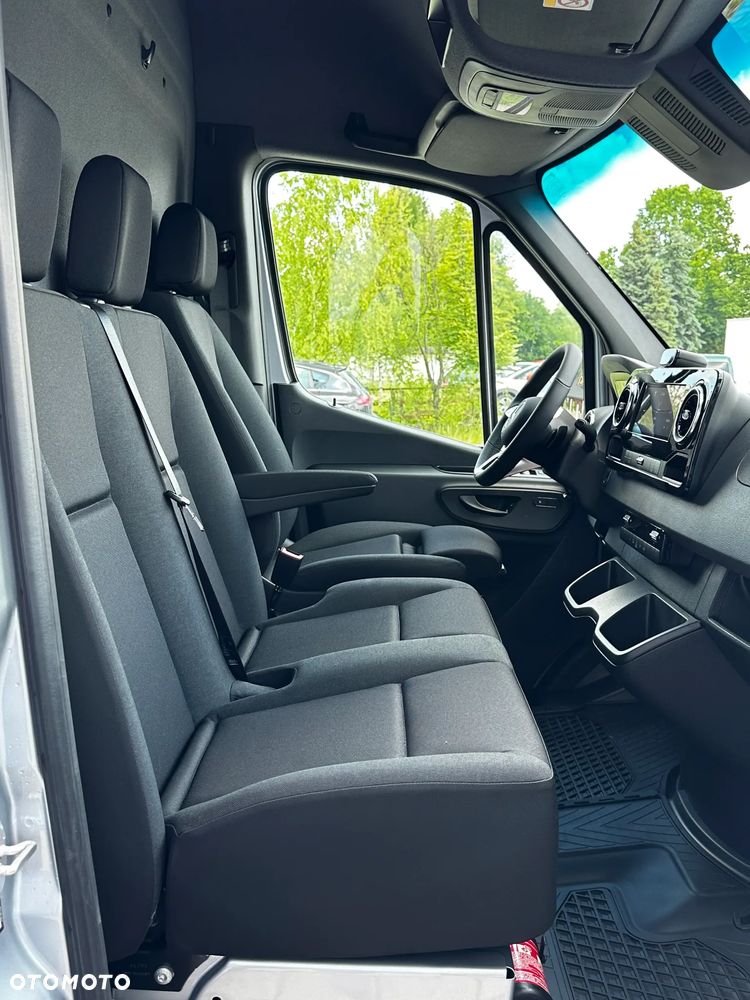 Mercedes-Benz Sprinter - 24