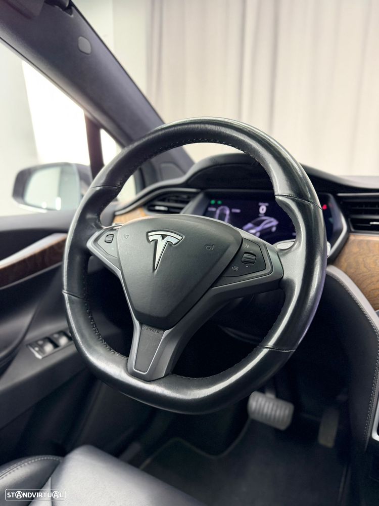Tesla Model X 100D - 21