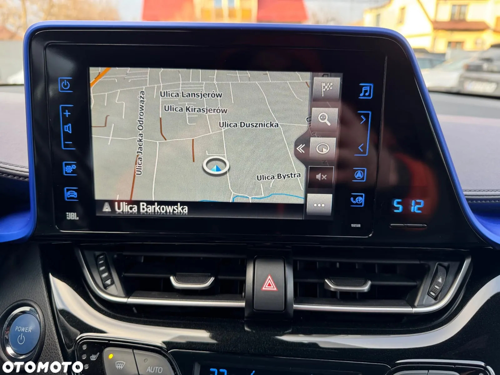 Toyota C-HR 1.8 Hybrid Neon Lime powered by JBL - 12