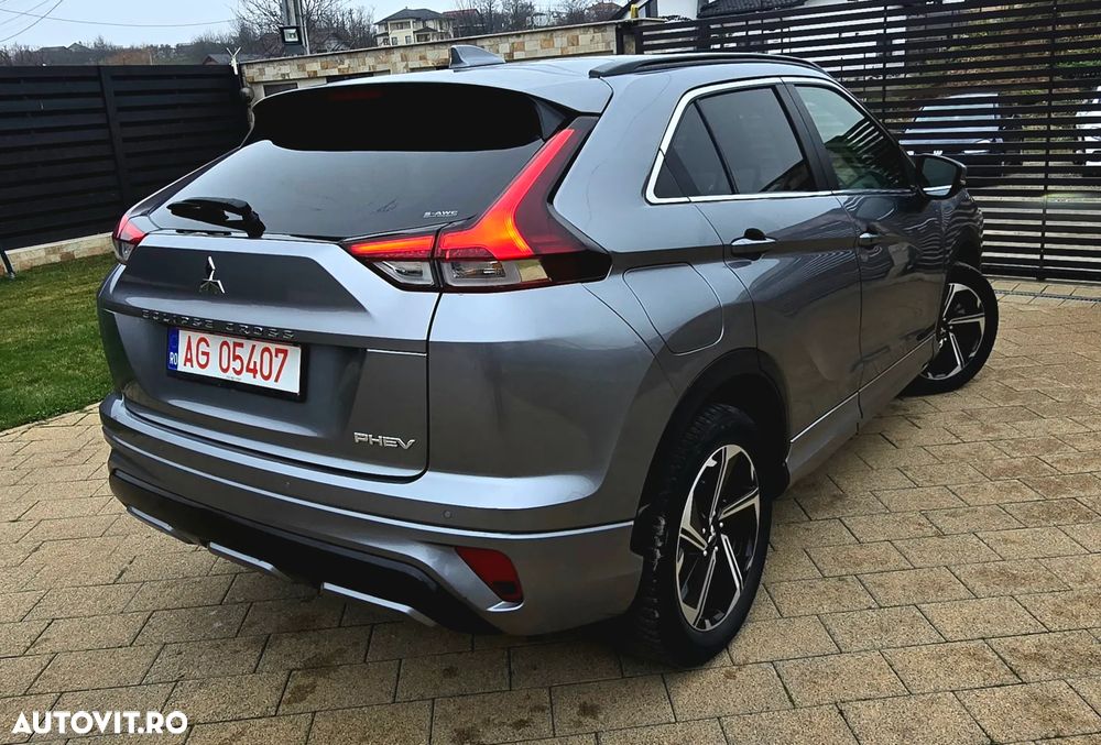 Mitsubishi Eclipse-Cross Plug-In Hybrid 4WD Plus Select - 3