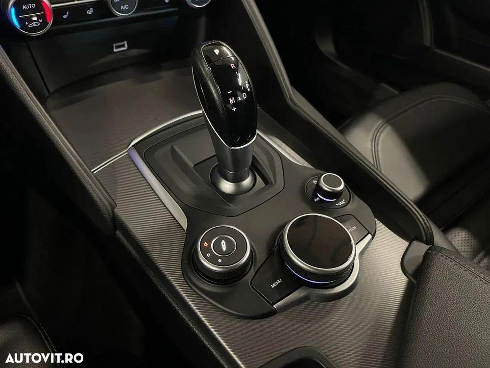 Alfa Romeo Giulia 2.2 AT8-Q4 Veloce - 22