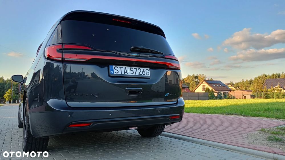 Chrysler Pacifica - 12