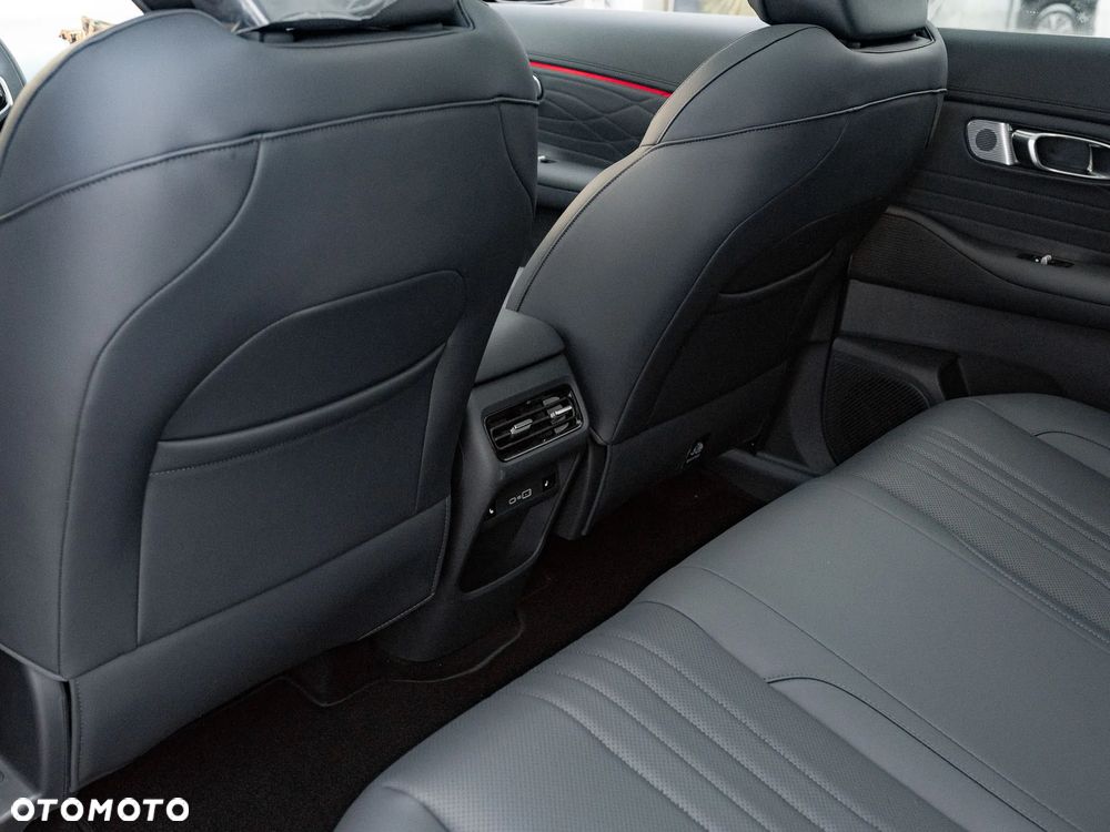 Geely Starray EM-i 1.5 PHEV Max - 17