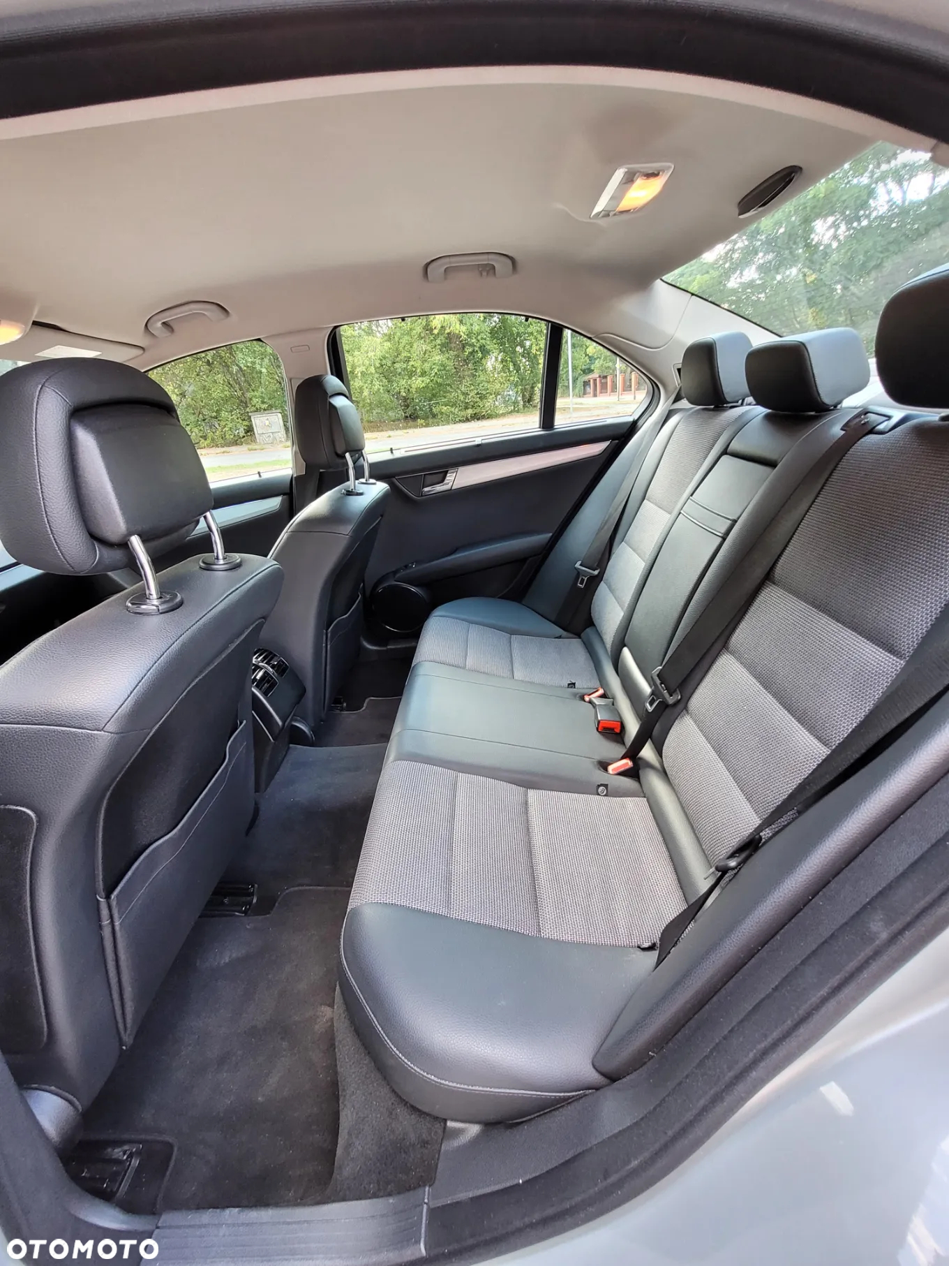 Mercedes-Benz Klasa C 180 T CGI Automatik BlueEFFICIENCY Avantgarde - 12