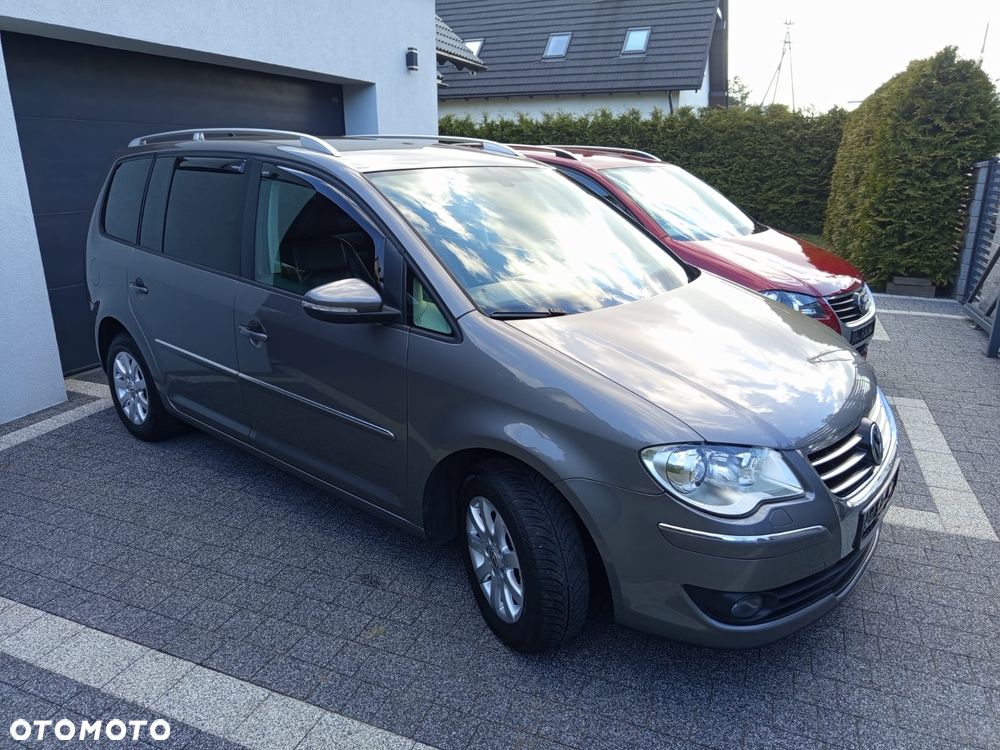Volkswagen Touran 2.0 TDI DSG Highline - 4