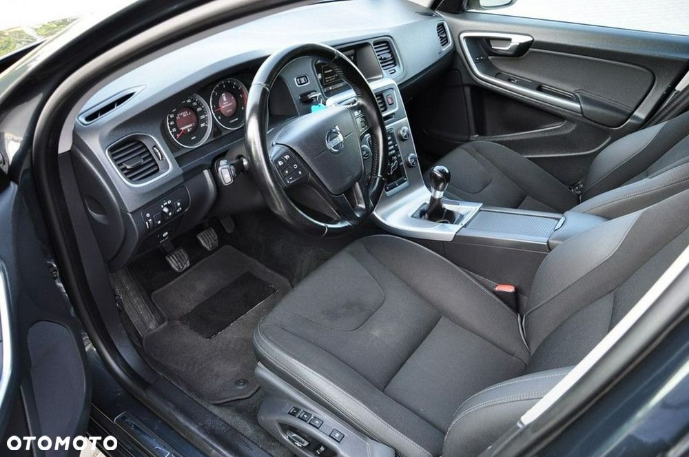 Volvo V60 D3 Momentum - 31