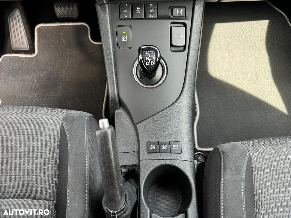 Toyota Auris 1.8 L VVT-i Sol+ - 19