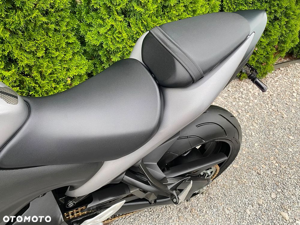 Suzuki GSX - 23