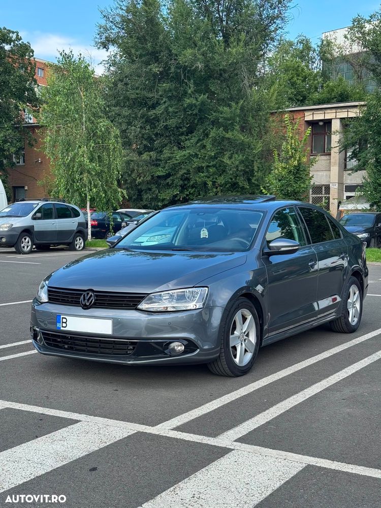 Volkswagen Jetta - 1