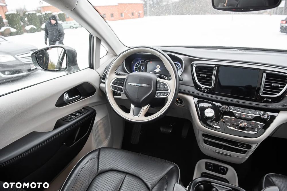 Chrysler Pacifica - 28