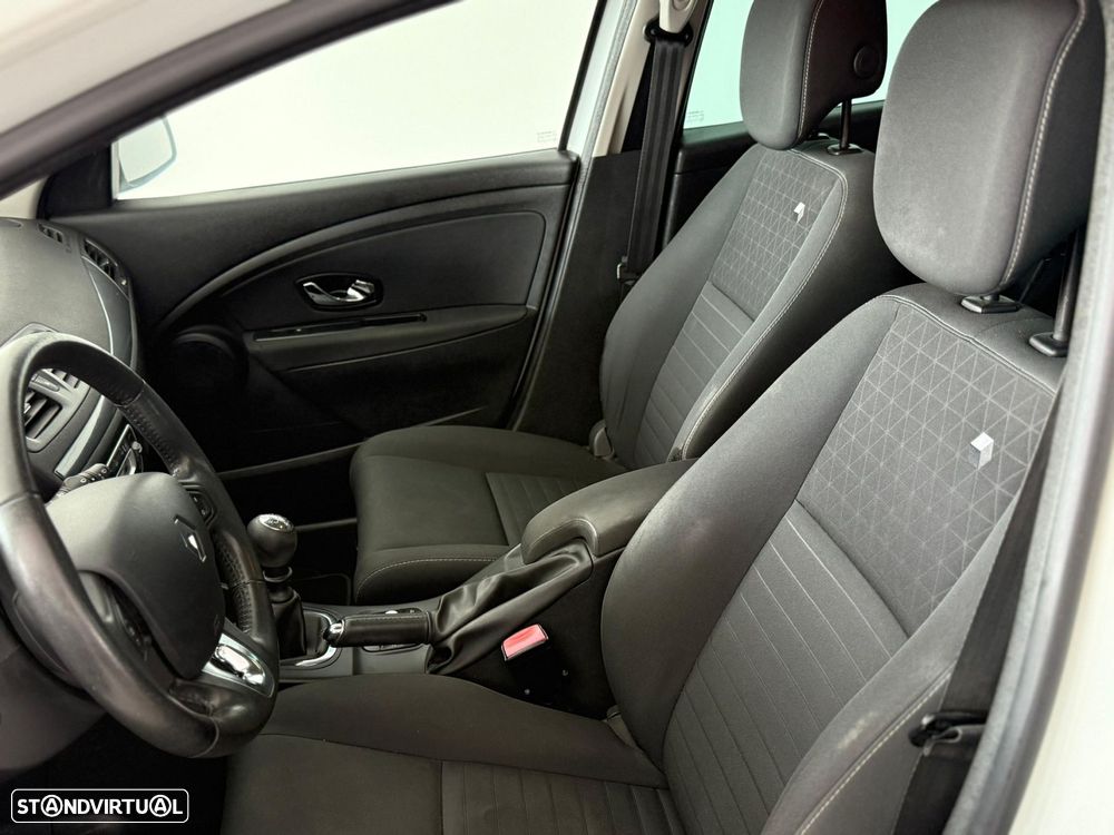 Renault Mégane Sport Tourer 1.2 TCE Limited SS - 4