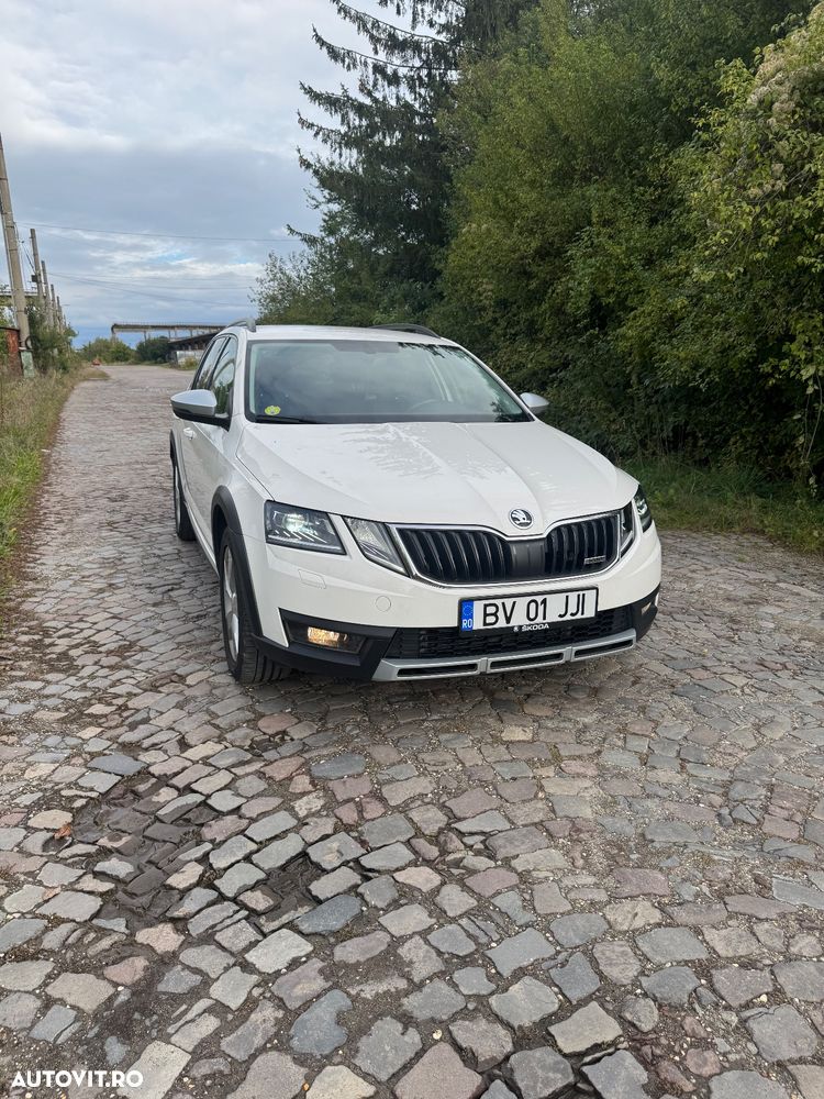 Skoda Octavia Combi Diesel 2.0 TDI 4X4 DSG Scout - 3