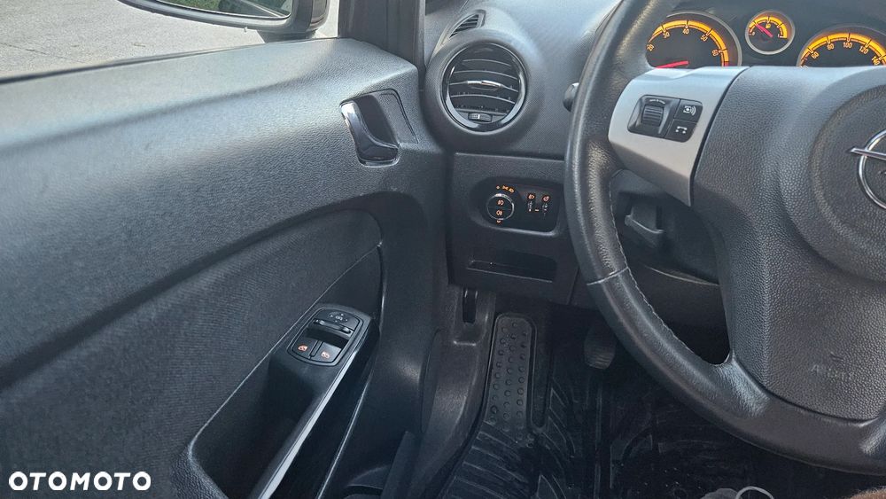 Opel Corsa 1.4 16V Satellite - 30