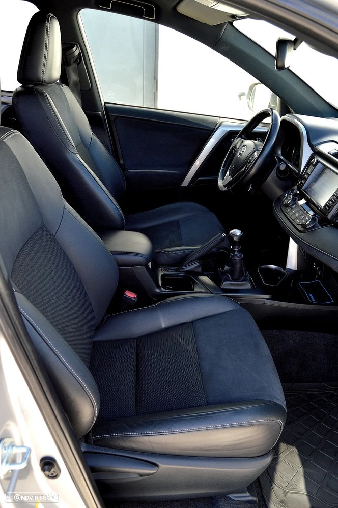 Toyota RAV4 2.0 D-4D 4x2 S&S Comfort - 24