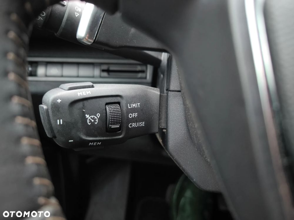 Peugeot 3008 1.2 PureTech GPF Allure S&S EAT8 - 11