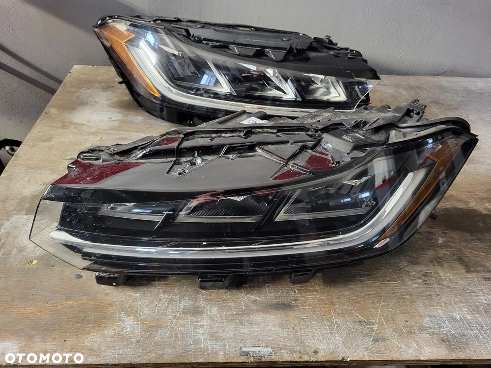 volkswagen jetta  2025rok lampy przód uszkodzone - 8