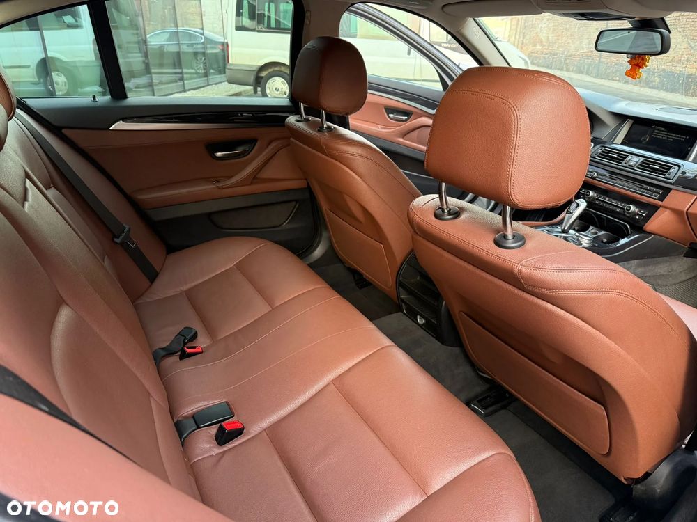 BMW Seria 5 520d Luxury Line - 11