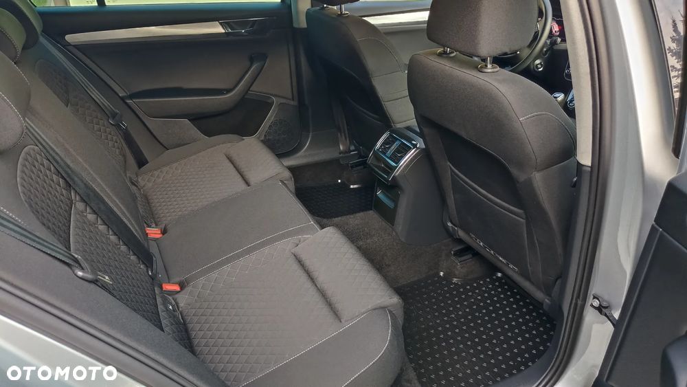 Skoda Superb 2.0 TDI SCR Ambition - 14